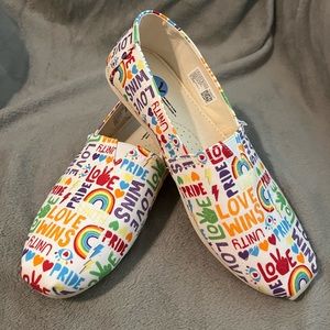 NWT Toms Unity Love Wins Shoes 7 1/2